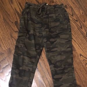 Sanctuary Cropped elastic waist Camo joggers
